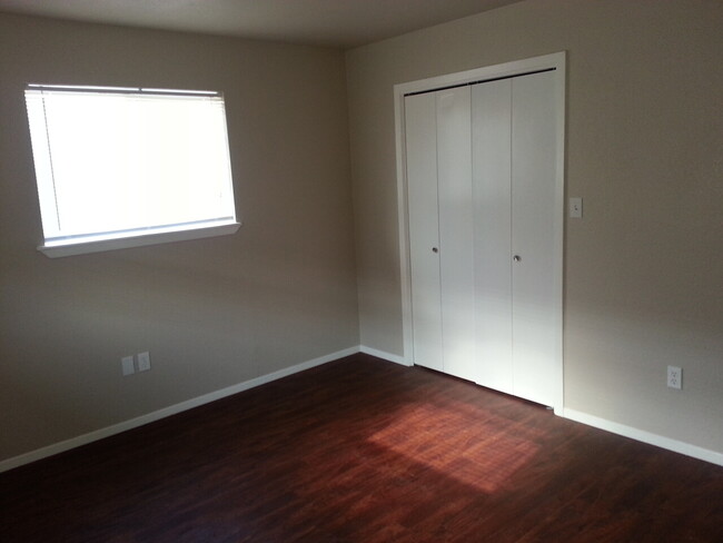 Building Photo - 1113 Primrose Avenue