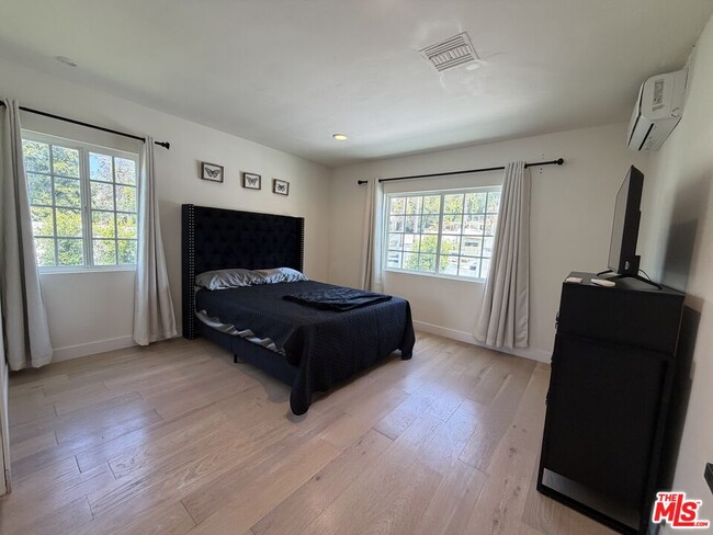 Building Photo - 11836 Laurelwood Dr