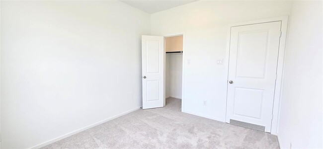 Building Photo - 6319 Seafoam Lake Dr