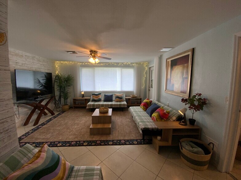 Building Photo - 2440 Manasota Beach Rd