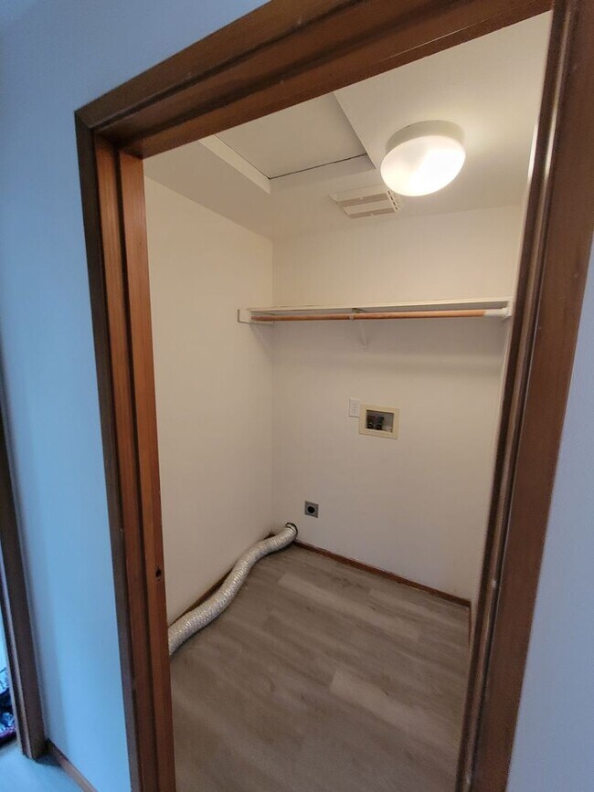 Building Photo - 2804 Pine Rd NE