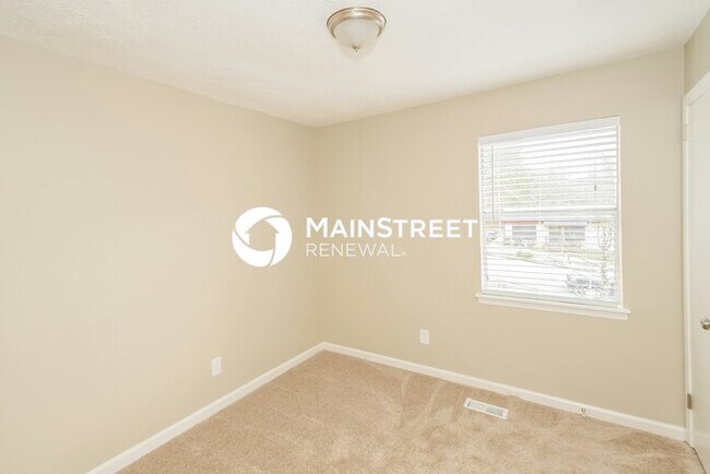 Building Photo - 3 Bedroom Pet-Friendly Home in Birmingham, AL with Main Street Renewal