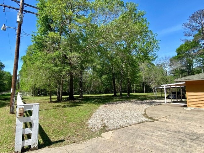 Building Photo - 10451 N Essex Dr