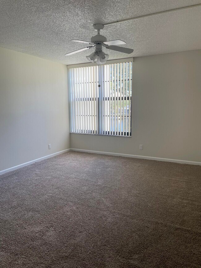 Building Photo - 14 Royal Palm Way