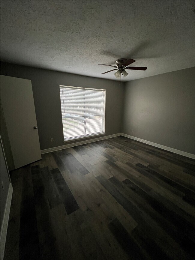 Building Photo - 1945 Miramar Green St