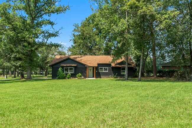 Building Photo - 62 Greenbriar Dr