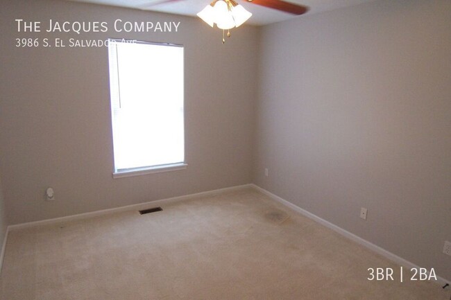 Building Photo - Very Clean 3 Bedroom 2 Bath 3 Car Garage F...