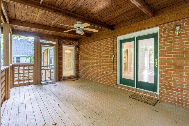 Building Photo - 328 Old Salem Way
