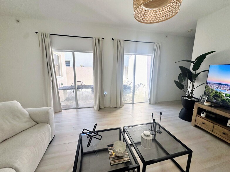 Living area - 269 SE 32nd Ave