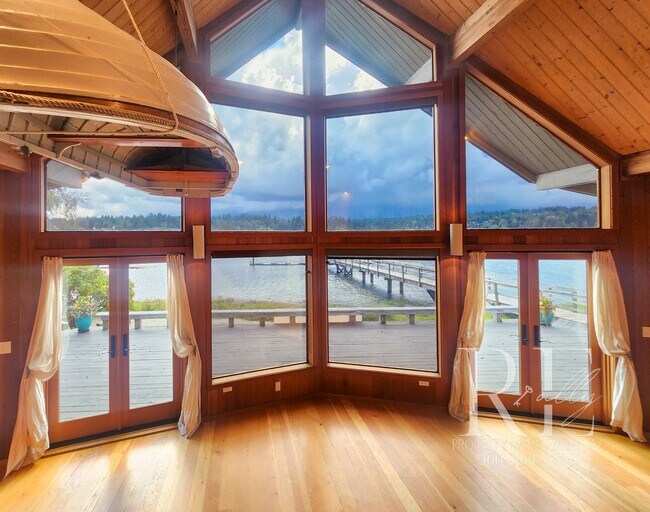 Building Photo - Waterfront Living in Indianola – Dock, Bea...