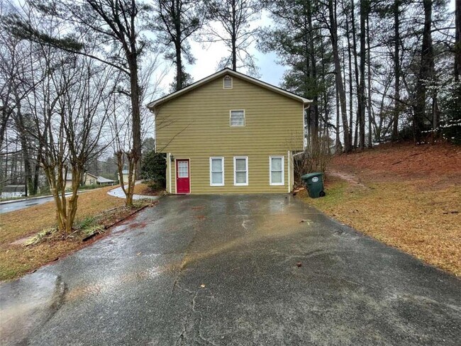 Building Photo - 2596 Woodland Dr NW