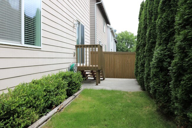 Building Photo - Home Sweet Home! Spacious 4 Bedroom/2.5 Bath in Salmon Creek!