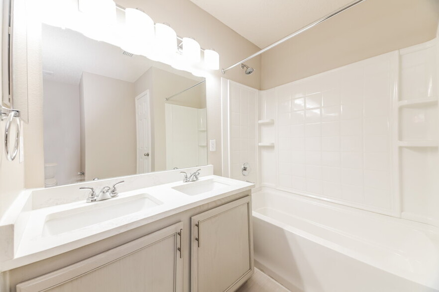 Building Photo - 16113 Windsong Ct