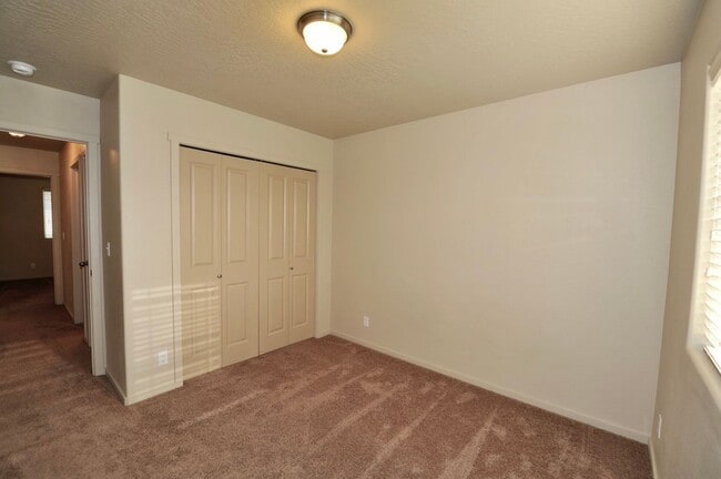Building Photo - 1288 N Pyroclast St