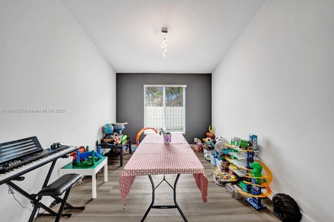 Building Photo - 1063 Cedar Falls Dr