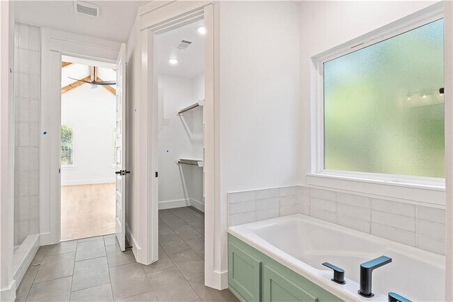 Building Photo - 2 Kolman Ln