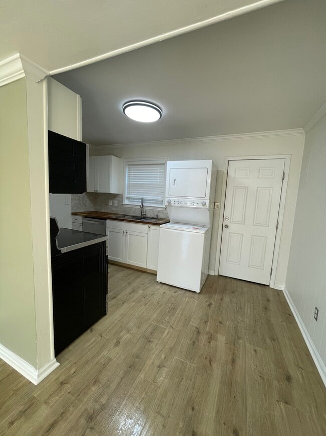 Building Photo - 250 Nixon Rd