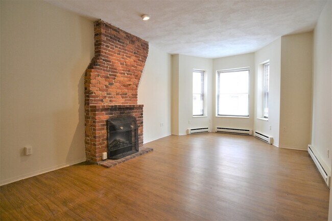 Building Photo - 67 St Germain St