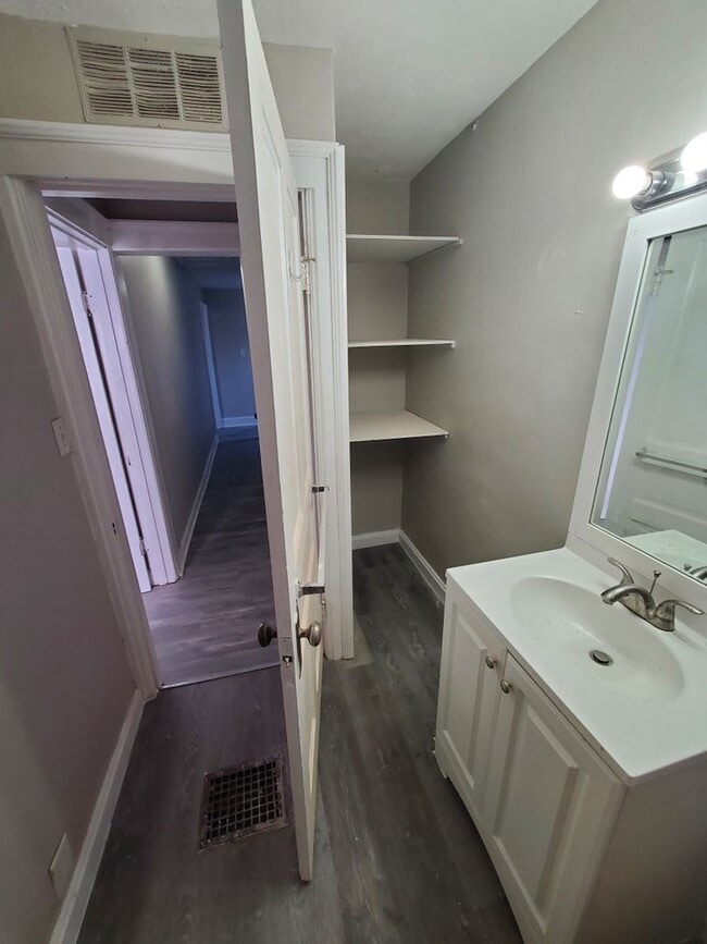 Building Photo - Three-bedroom 2 Full Bath Single-Family Ho...