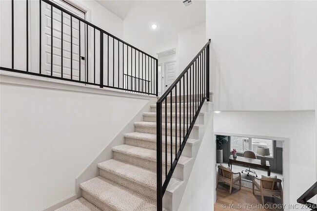 Building Photo - 5 Bed | 5 Bath House