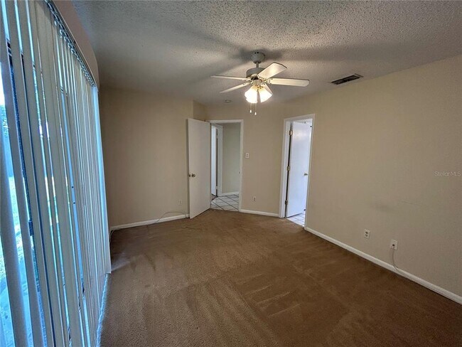 Building Photo - 1431 Tiverton Dr