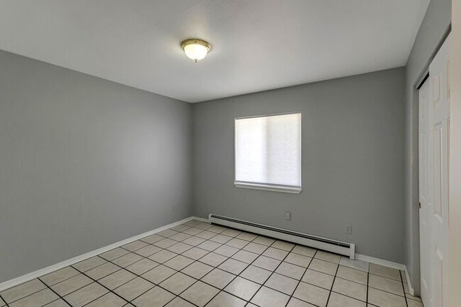 Building Photo - For Rent – Spacious 3 Bed / 2 Bath Duplex