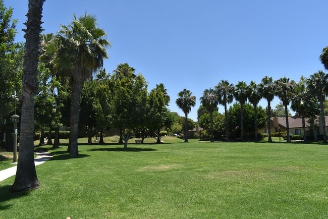 Building Photo - 3 Bedroom 2 Bath Single Story Home- Mesa V...