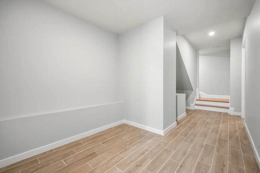 Building Photo - 147 Grampian Way