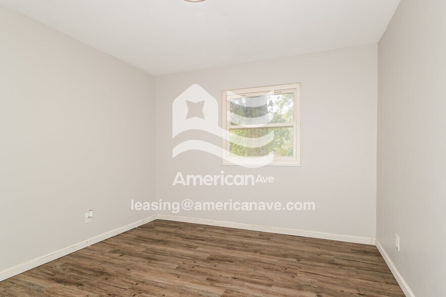 Building Photo - 11020 Linnell Dr