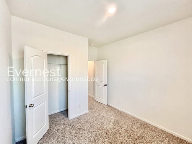 Building Photo - 4 Bed/2 Bath Home with Garage / Available Now!