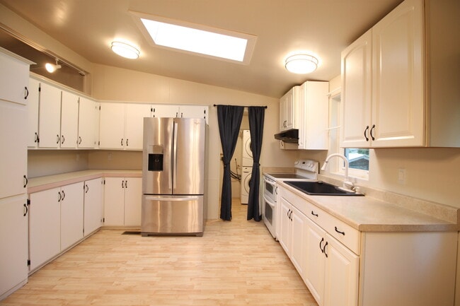 Building Photo - 3 Bed 2 Bath - NAS Whidbey - Pet Friendly