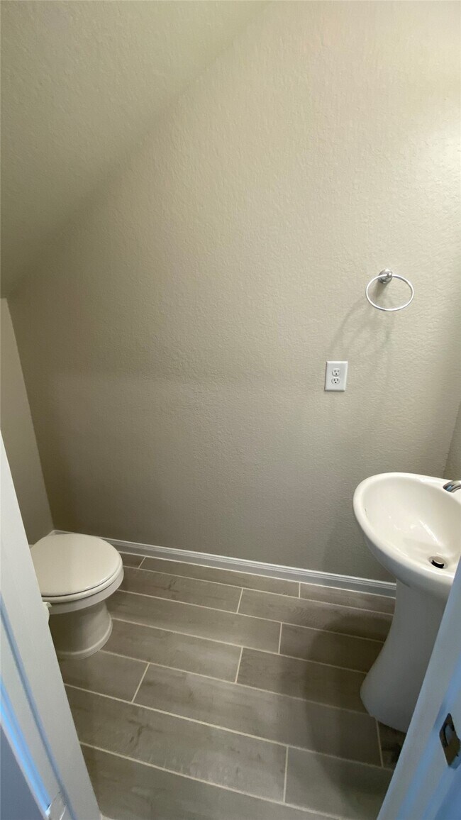 Building Photo - 7059 Silverleaf Oak St