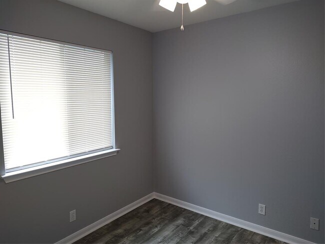 Building Photo - 131 Pony Cove
