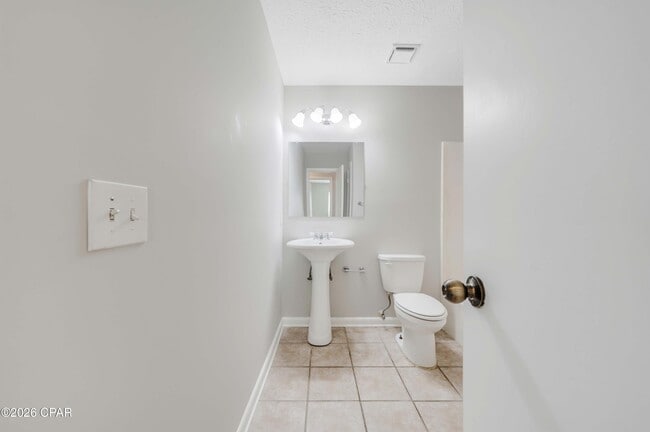 Building Photo - 7011 Lois St