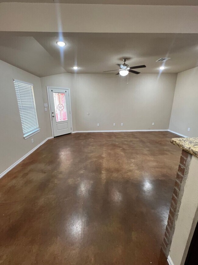 Building Photo - McGregor duplex