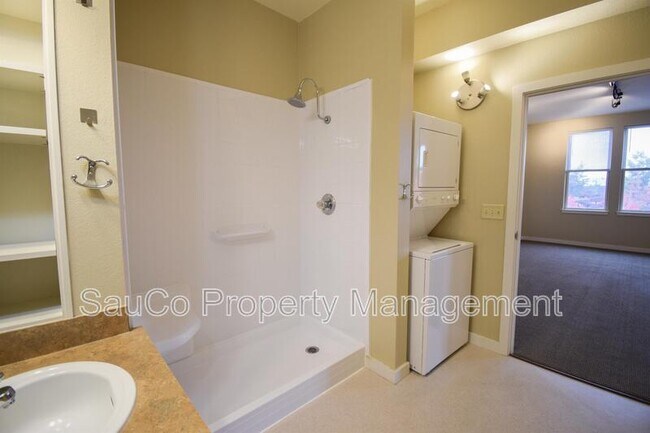 Building Photo - 1425 NE 61st Ave