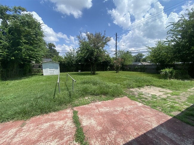 Building Photo - 7102 Raton St