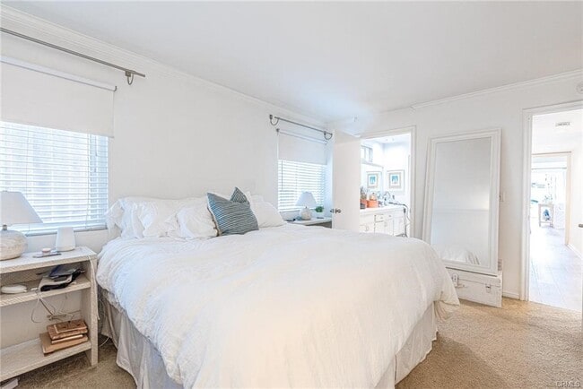 Building Photo - 719 Poinsettia Ave