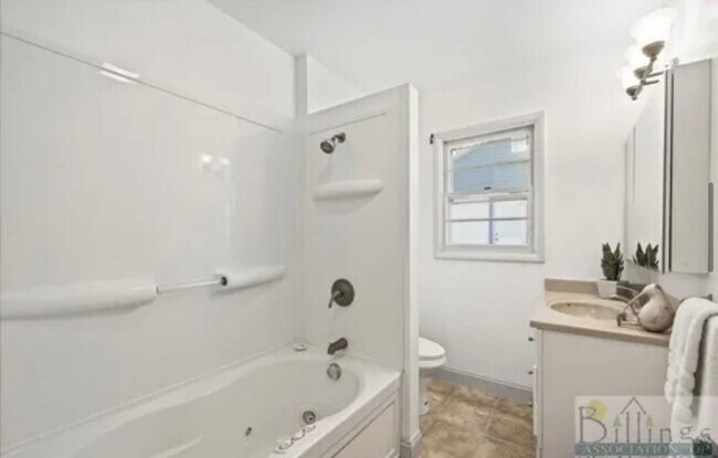 Building Photo - Fully Furnished 4 Bed, 2 Bath Home | West ...