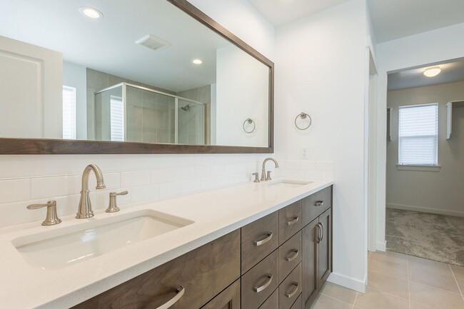 Building Photo - Brand New 3 bed 2.5 bath with flex room No...