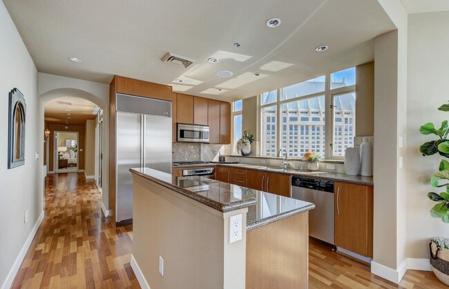 Building Photo - 700 W Harbor Dr