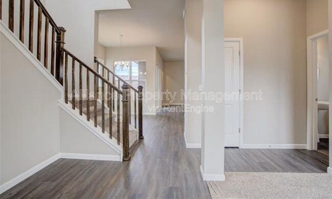 Building Photo - 1168 Solitaire St