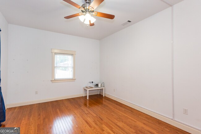 Building Photo - 1698 Temple Ave