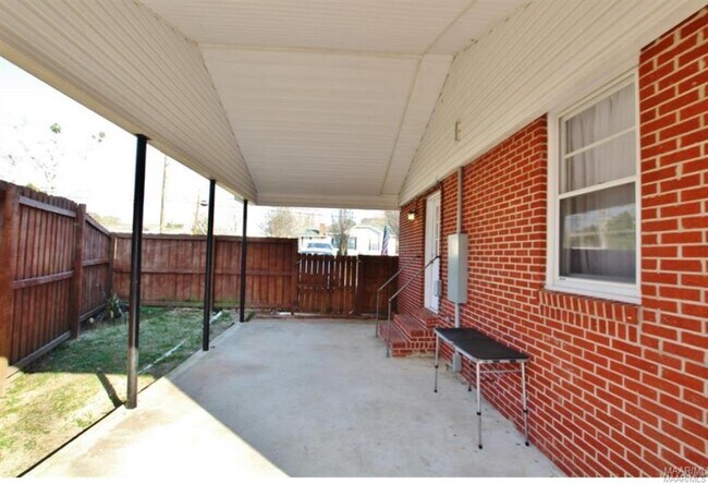 Building Photo - 418 Claud Rd