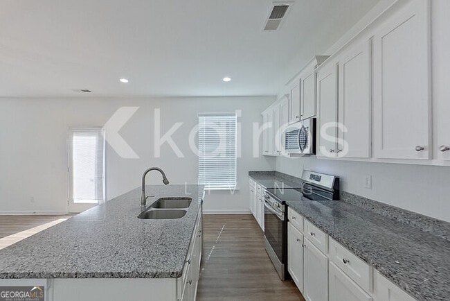 Building Photo - 306 Silver Maple Ln