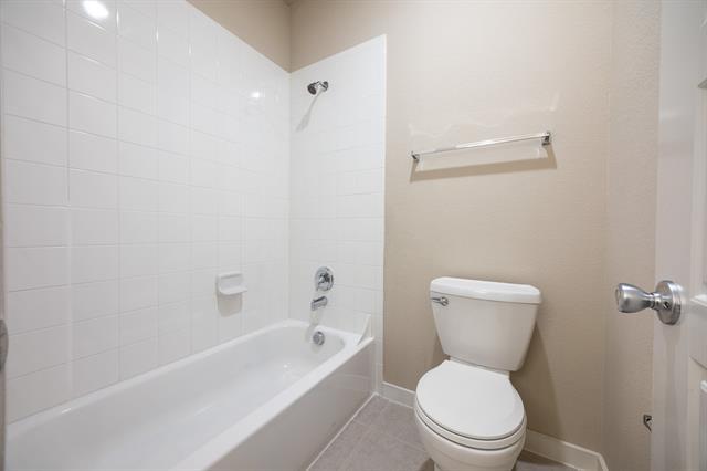 Building Photo - 1560 Kleberg Dr