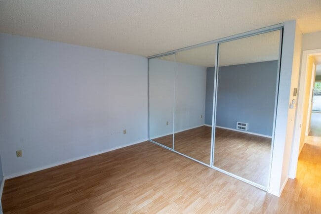 Building Photo - 2Bd/2Ba Seattle Condo