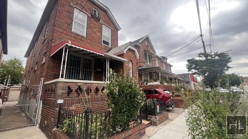 Building Photo - 162 E 57th St