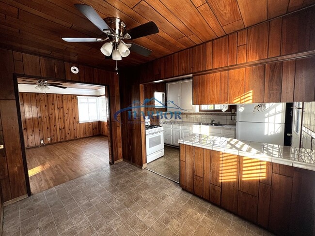 Building Photo - 2449 Seabright Ave