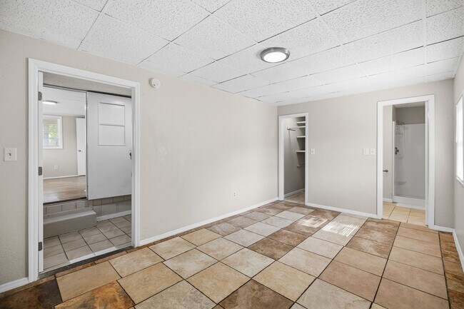 Building Photo - 619-629 Woodlawn St